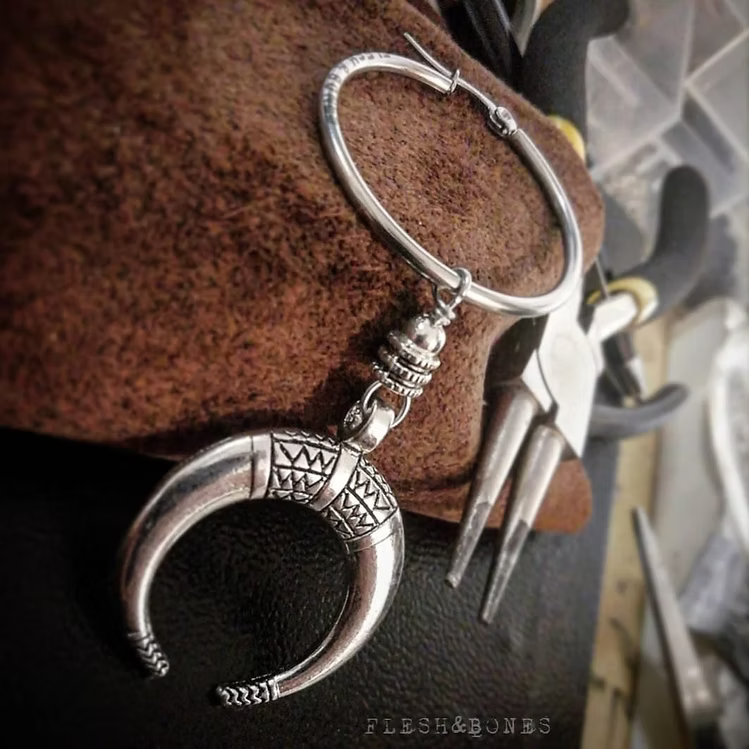 BIG MOON silver alternative single earring, unisex