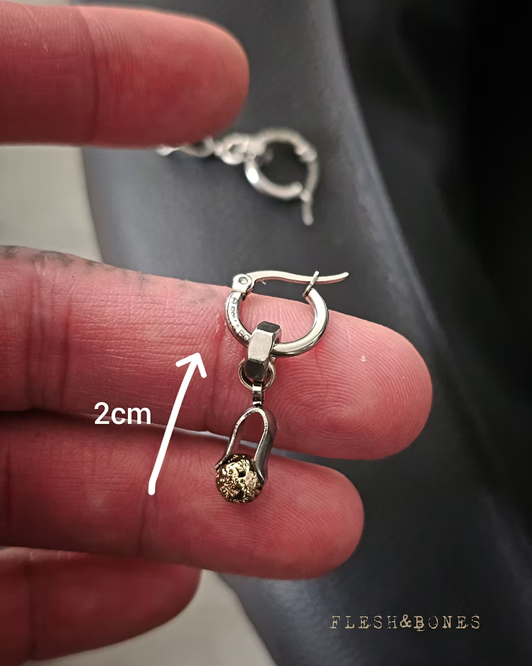 SHADOW & DUST mono-earring