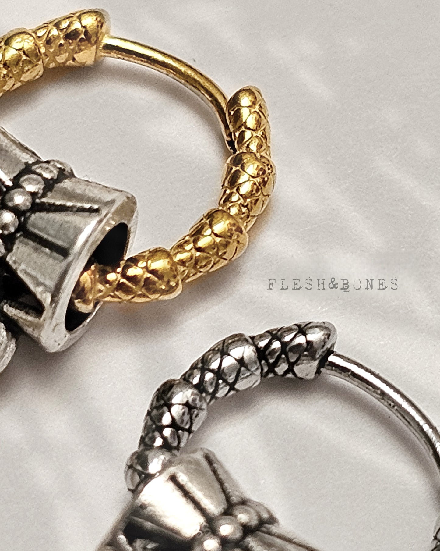 CORSAIR LEGACY mono-earring