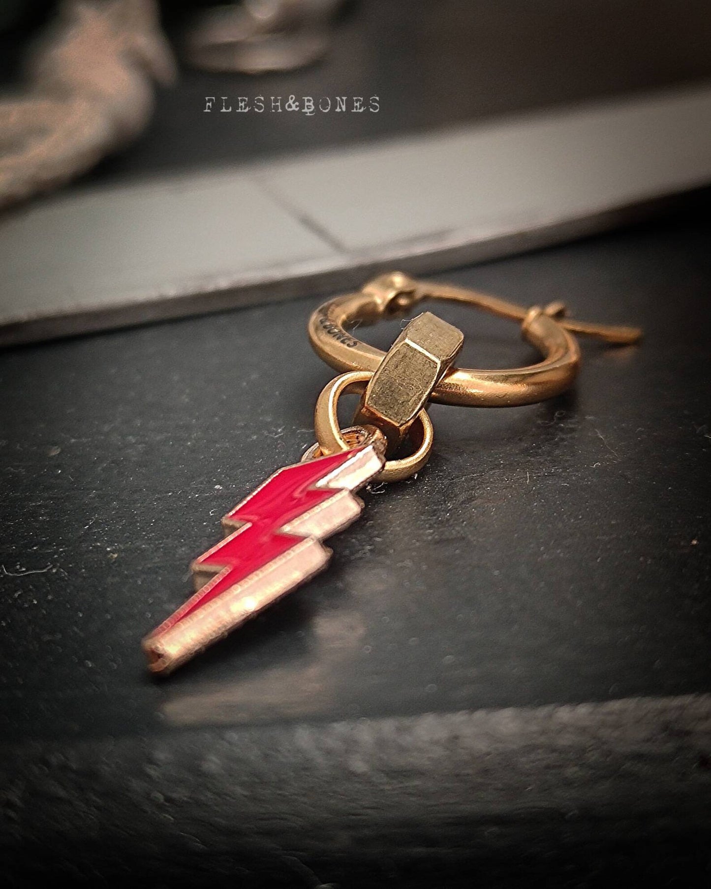 RED BLITZ mono-earring