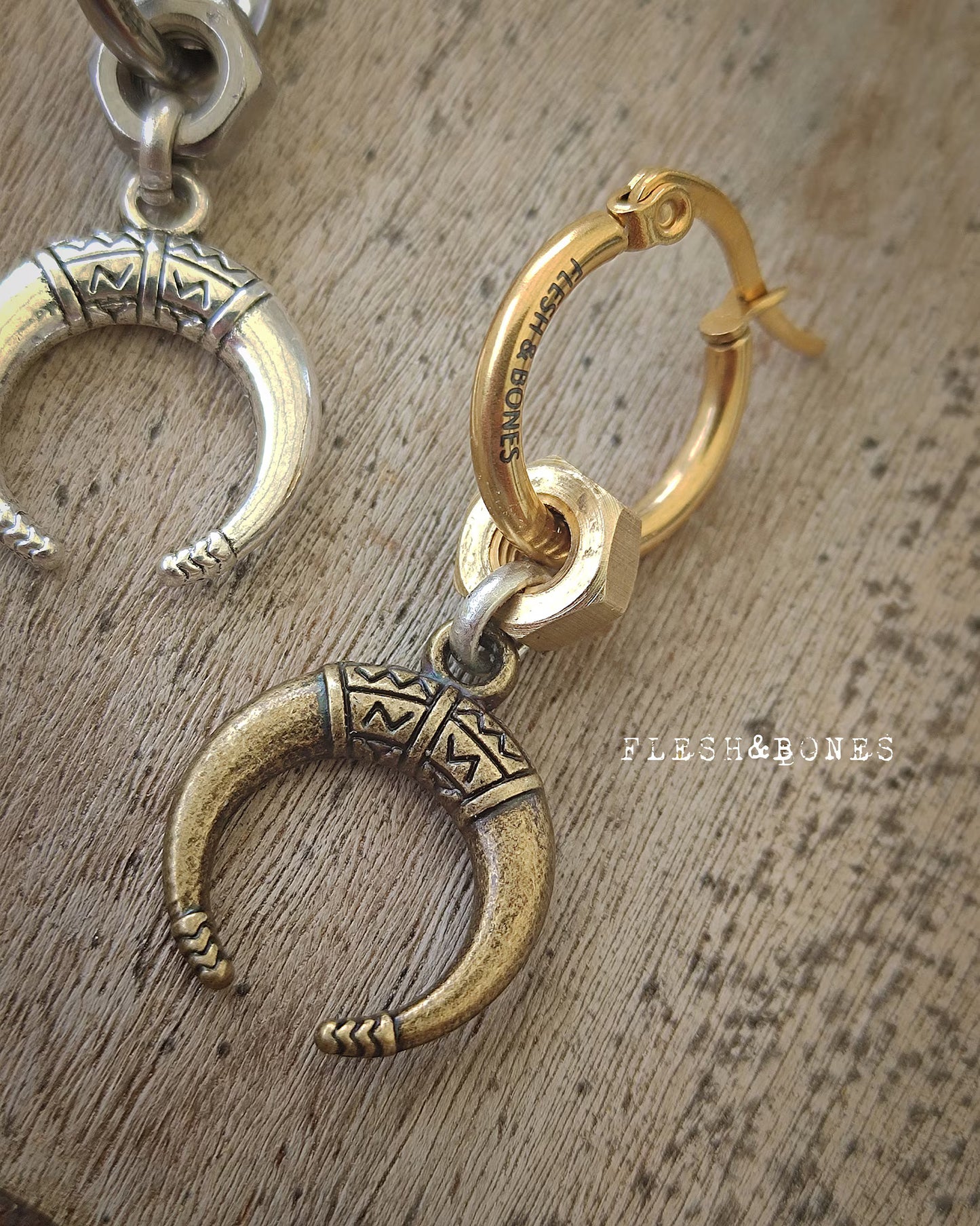 ANTIC MOON mono-earring
