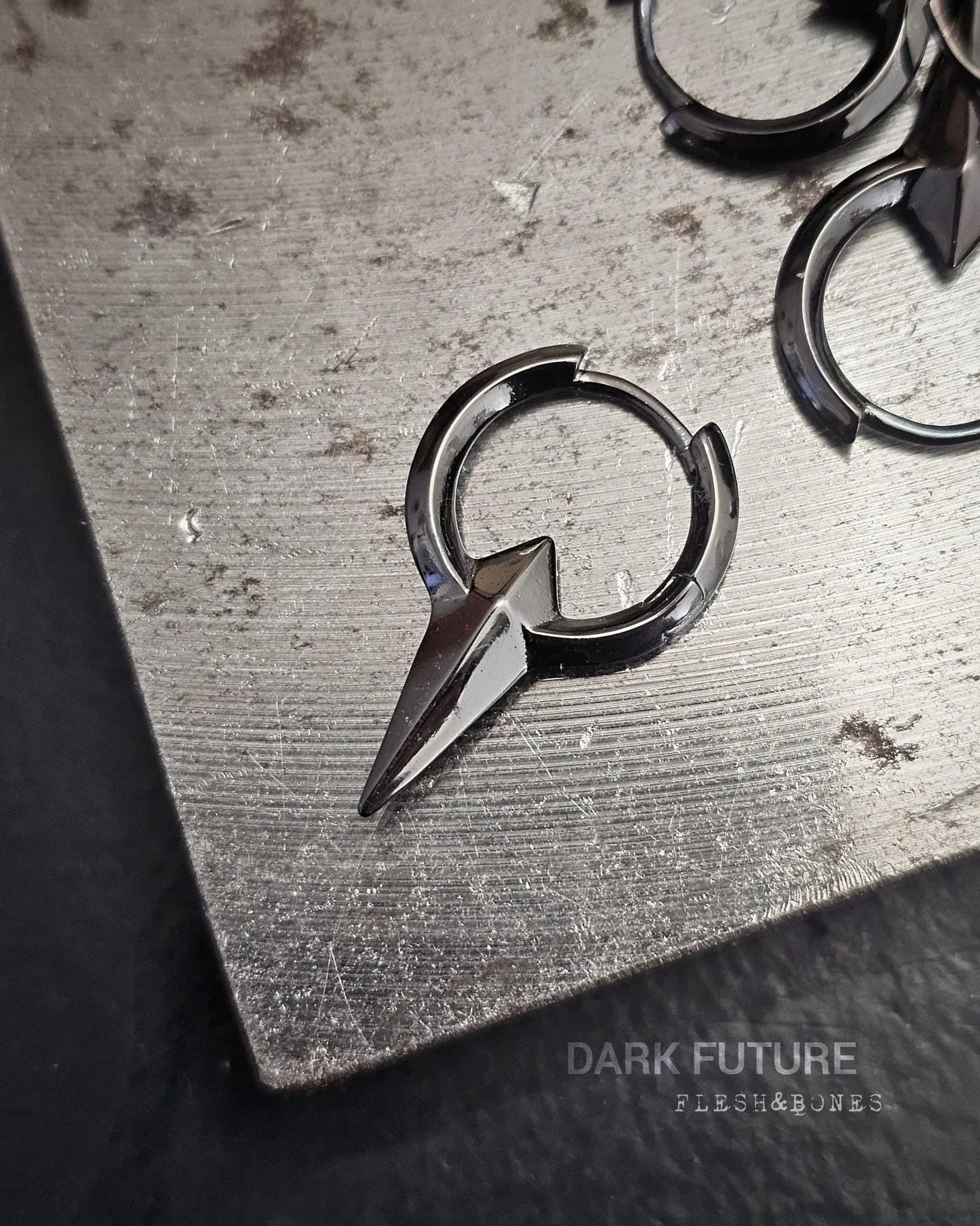 DARK FUTURE mono-earring