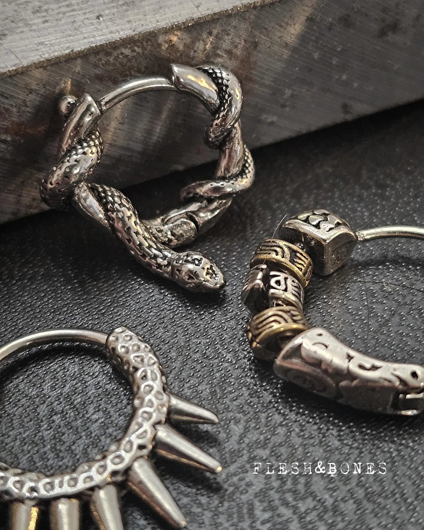POISON mono-earring