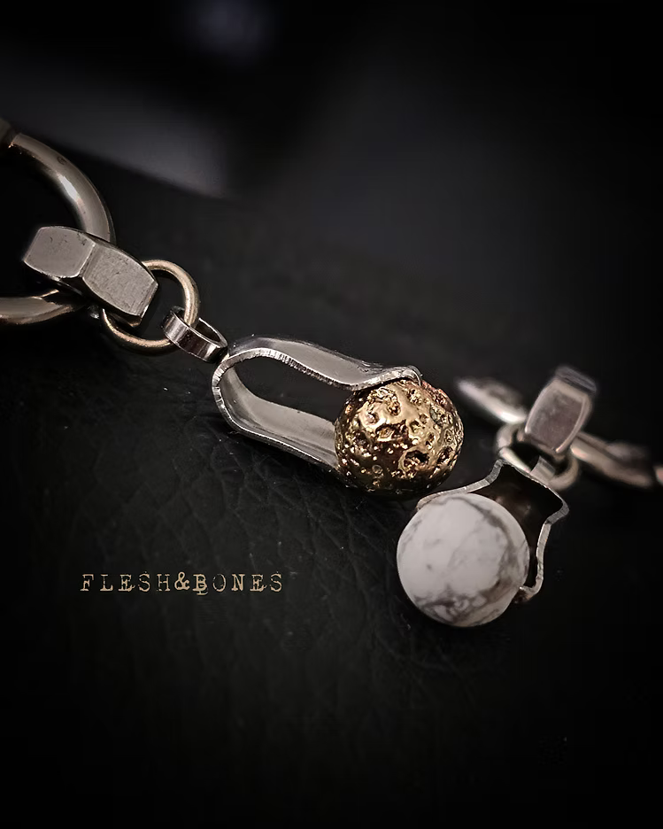 SHADOW & DUST mono-earring