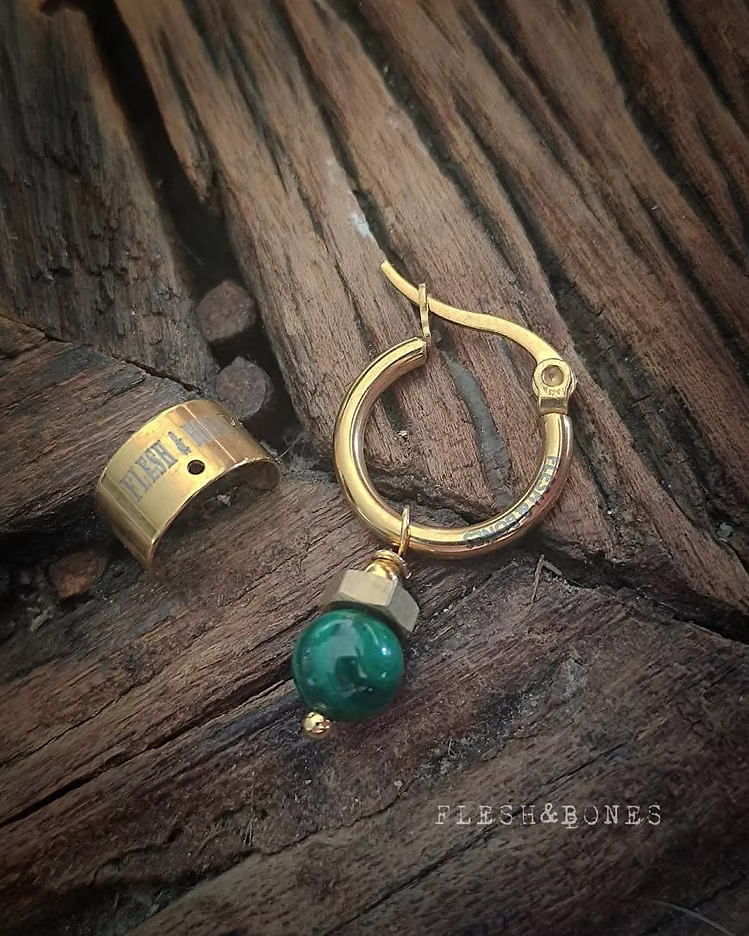 GOLDEN MALACHITE mono-earring