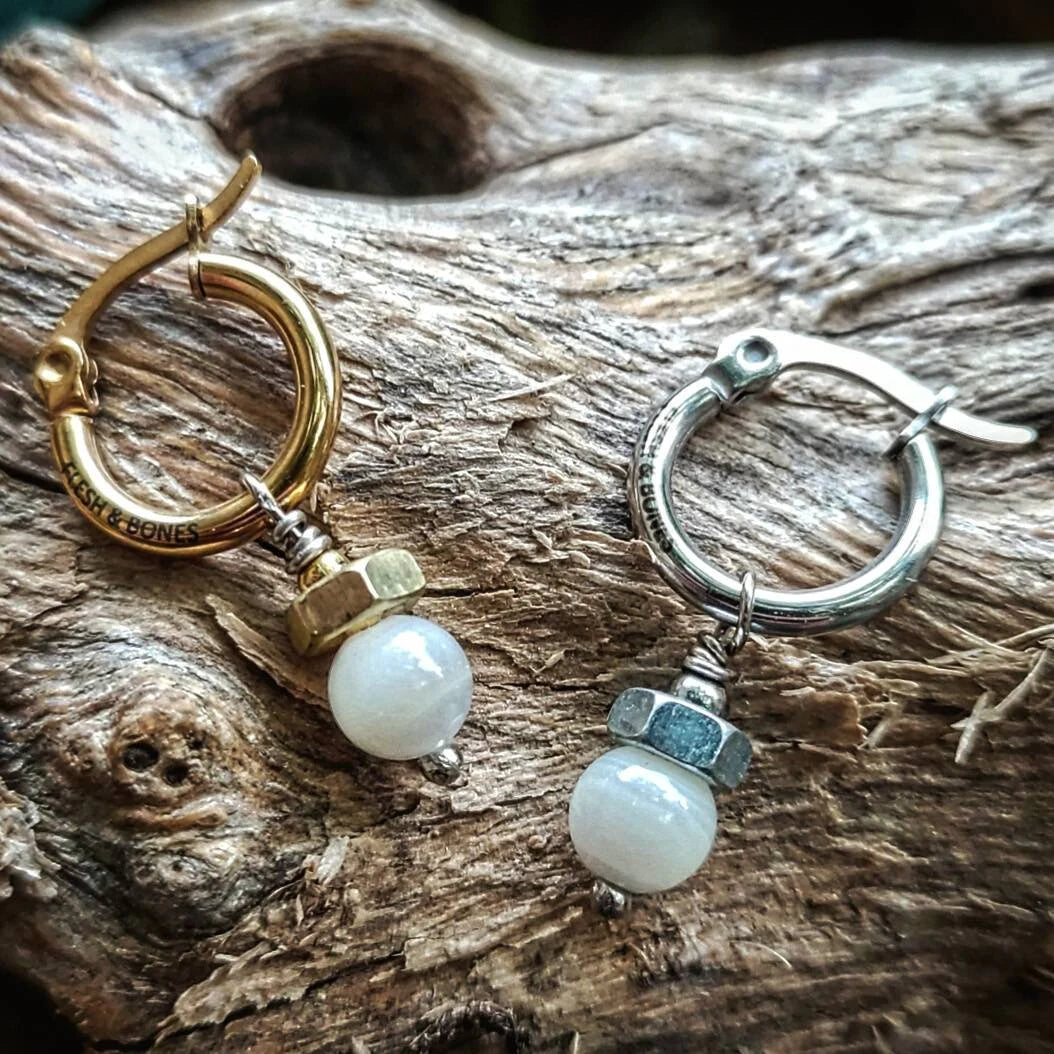WHITE PEARL mono-earring