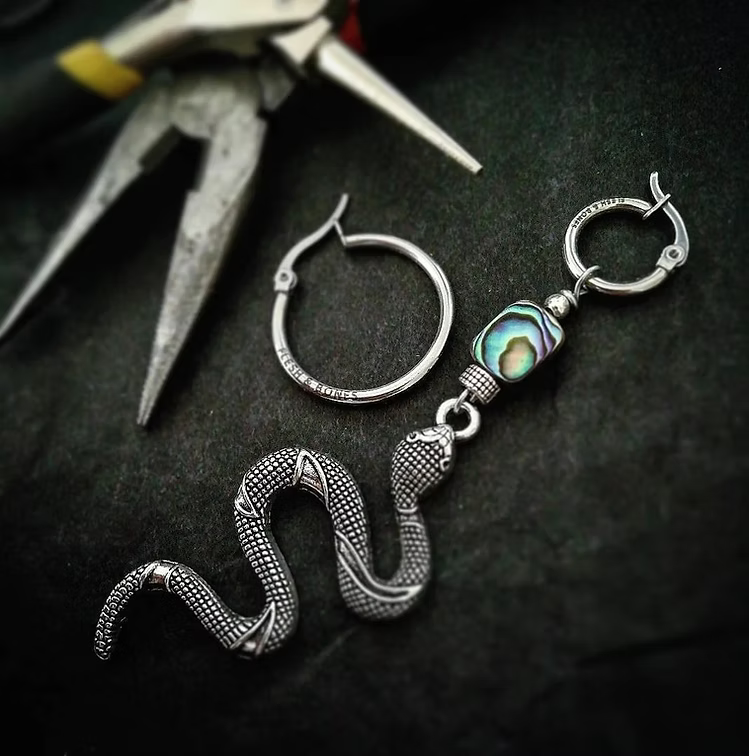 ABALONE SNAKE mono-earring