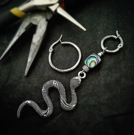 ABALONE SNAKE mono-earring