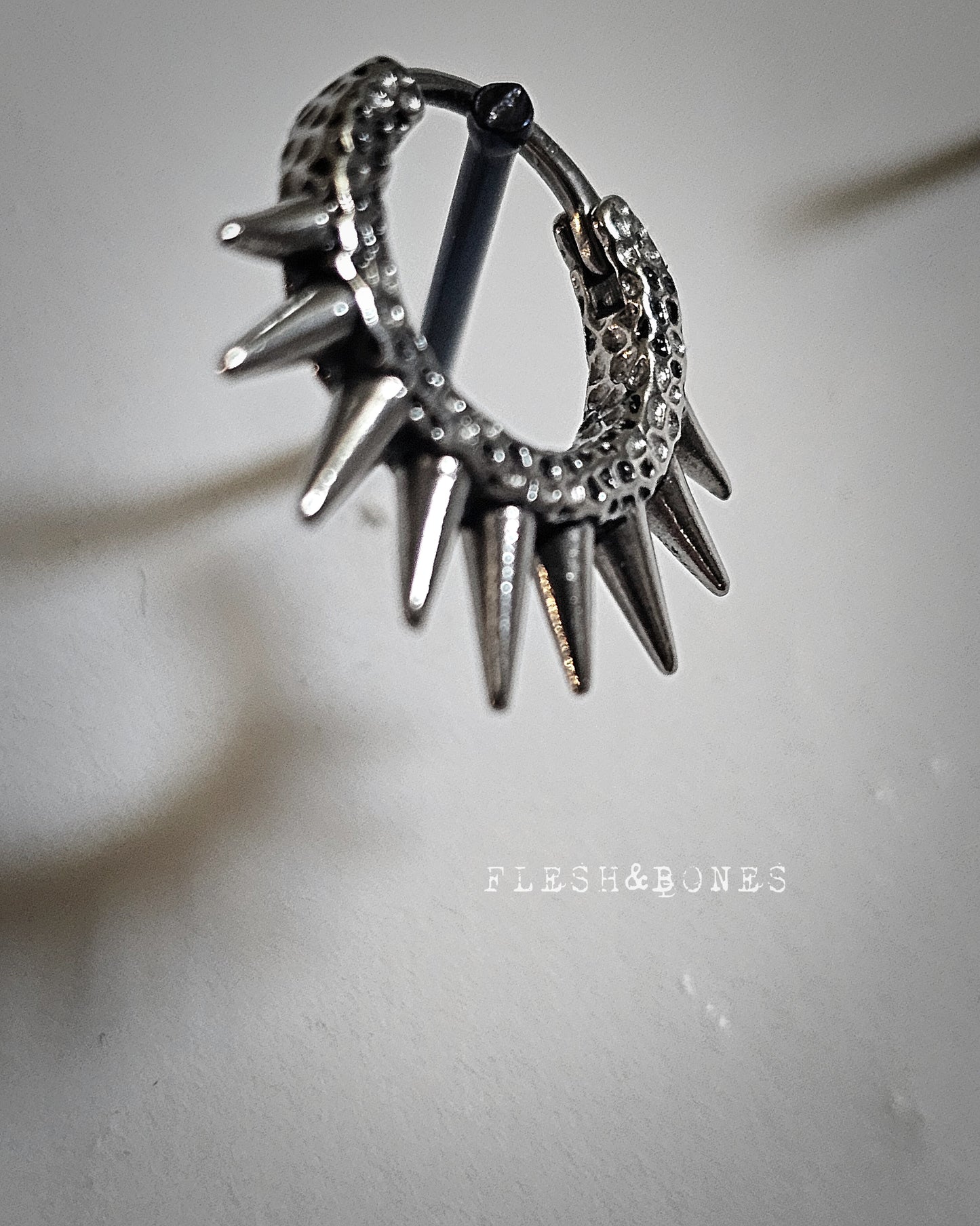 HELIOS mono-earring
