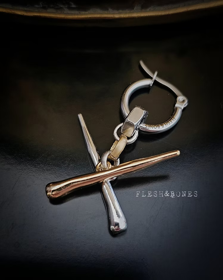 BONES LEGACY mono-earring