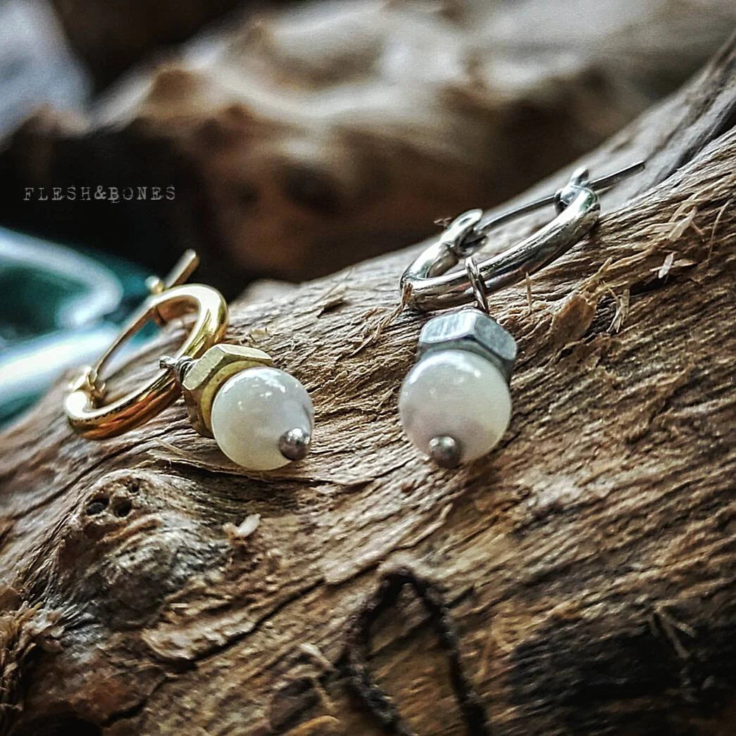 WHITE PEARL mono-earring