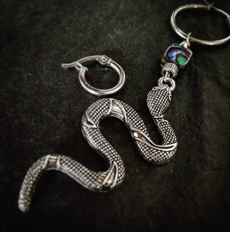 ABALONE SNAKE mono-earring