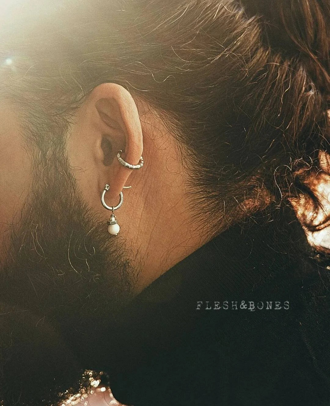WHITE PEARL mono-earring