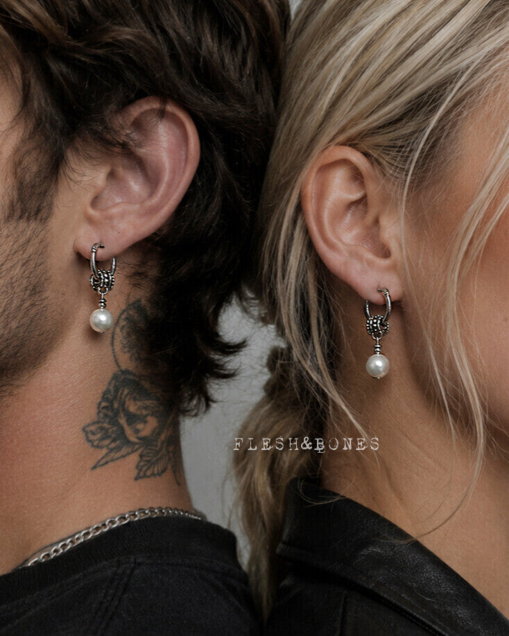 CORSAIR PEARL mono-earring