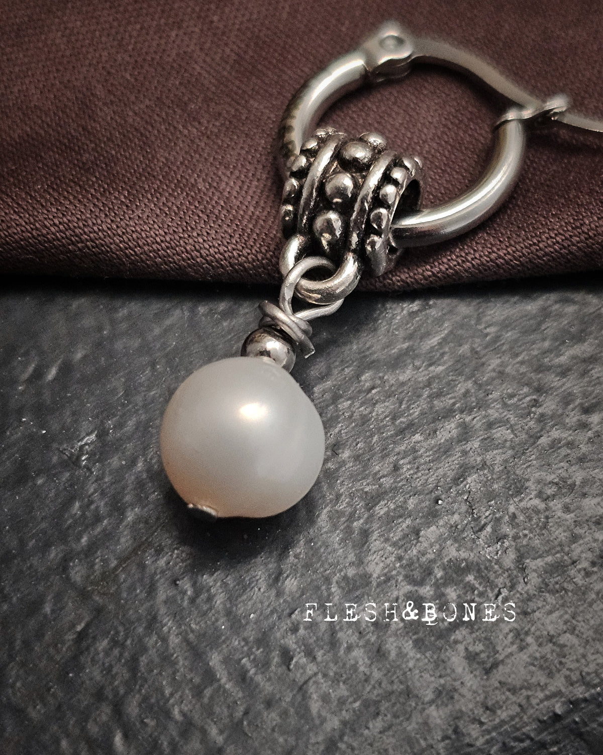 CORSAIR PEARL mono-earring