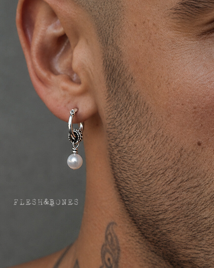 CORSAIR PEARL mono-earring