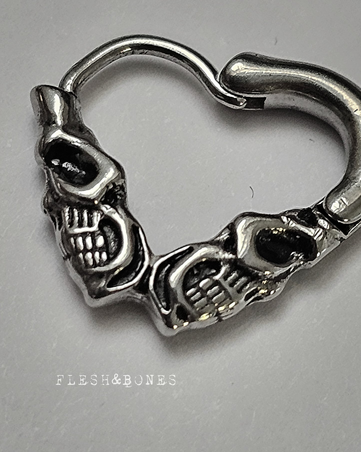 WILD HEART mono-earring