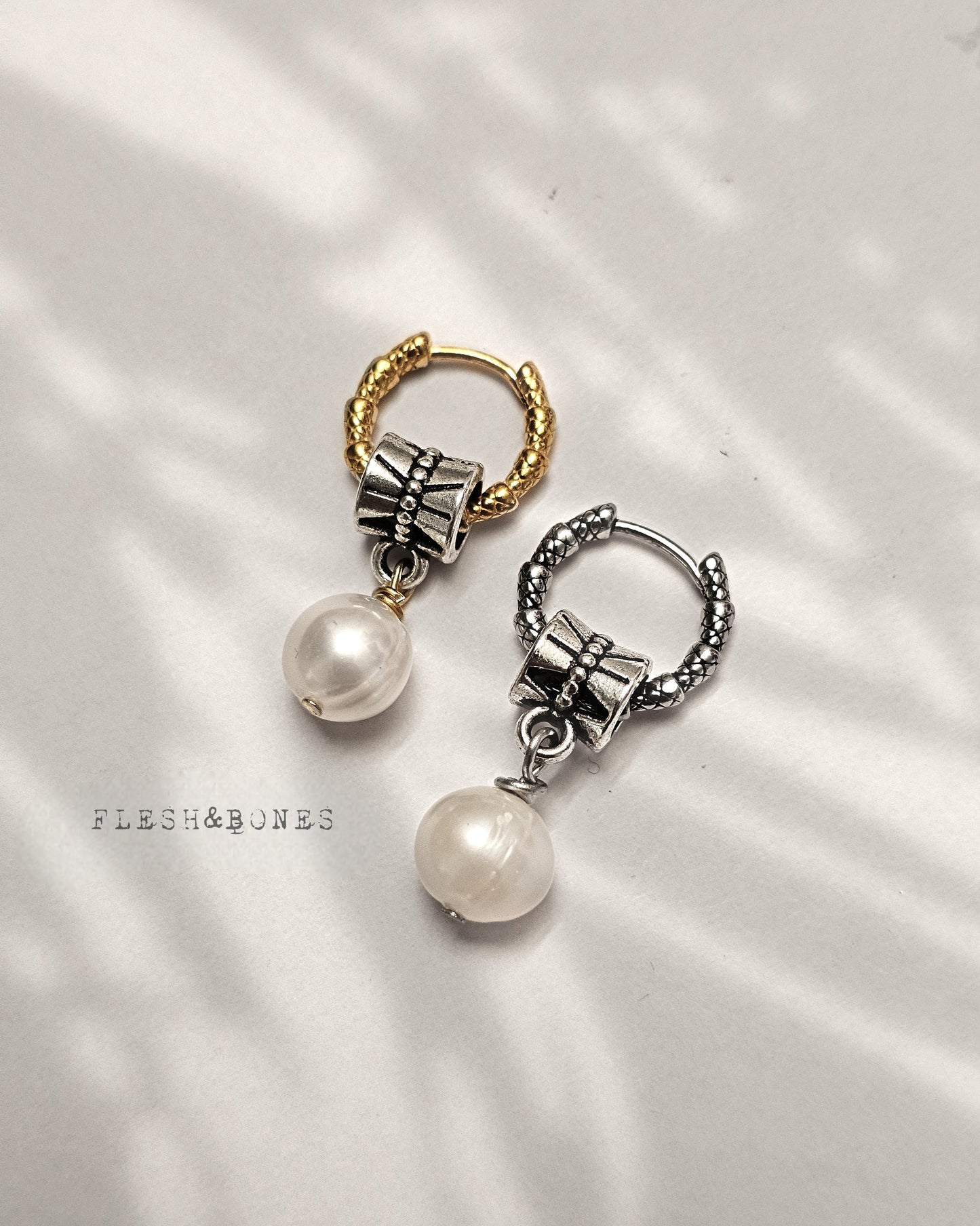 CORSAIR LEGACY mono-earring