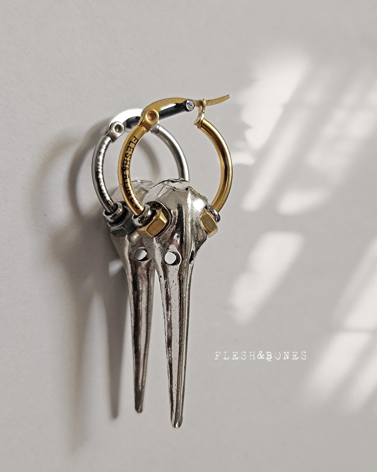 VOODOO REBORN mono-earring
