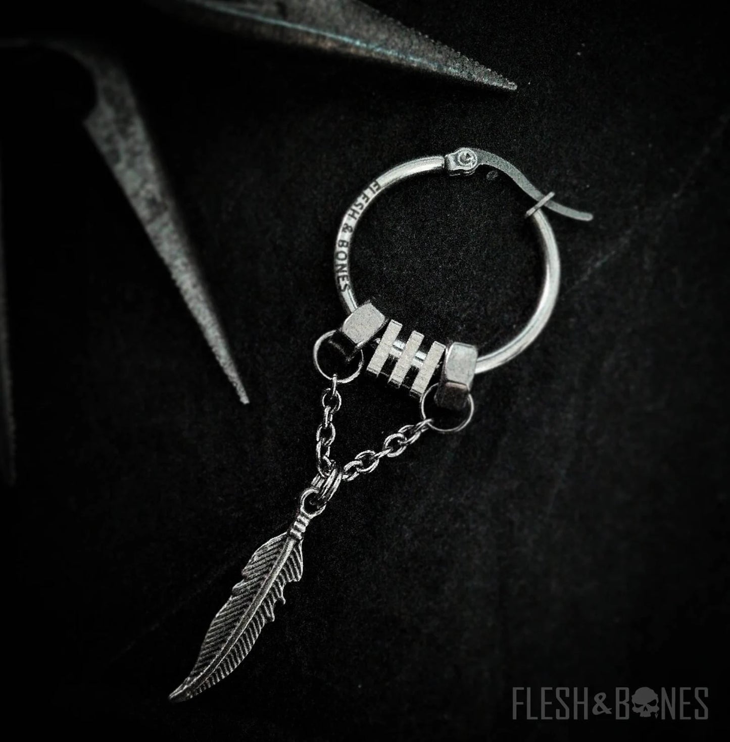 RAW FEATHER mono-earring