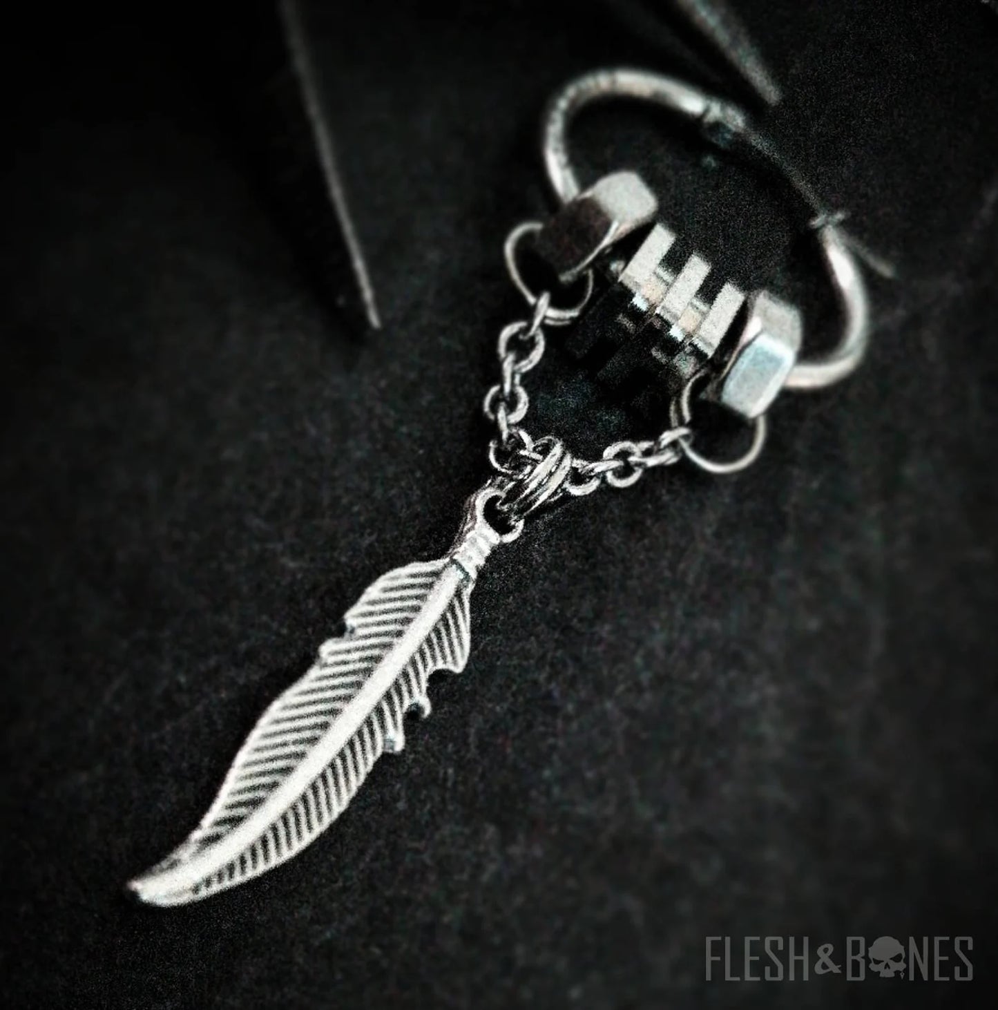 RAW FEATHER mono-earring