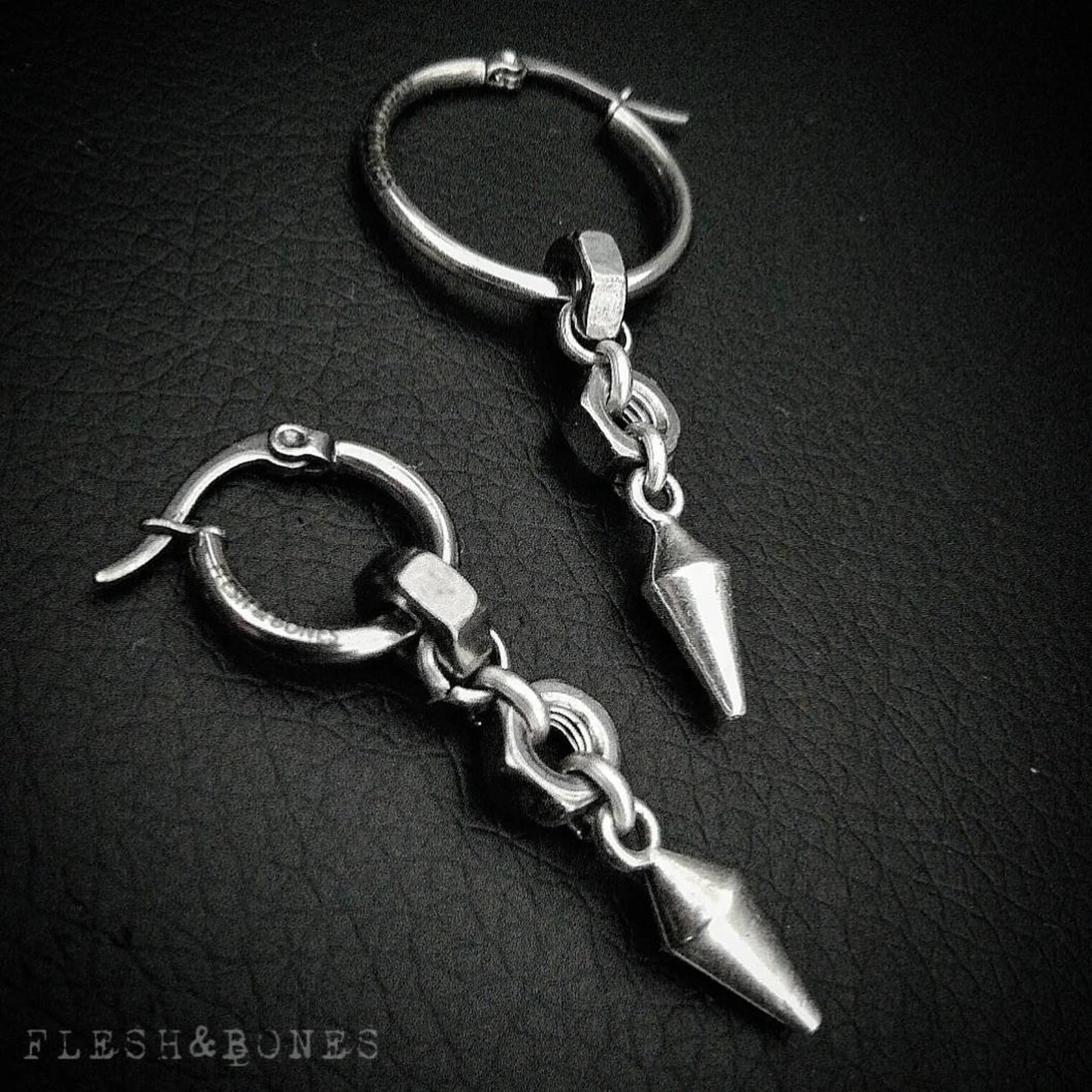 DOUBLE HEX mono-earring