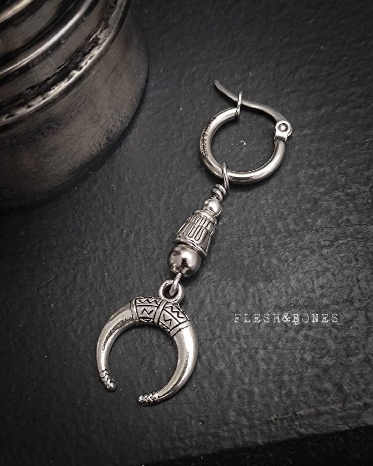 MOON CRESCENT mono-earring