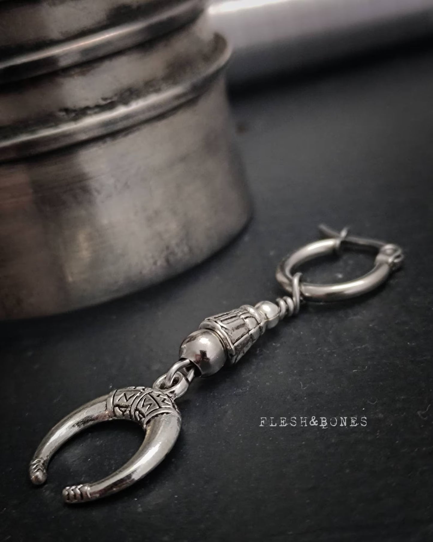 MOON CRESCENT mono-earring