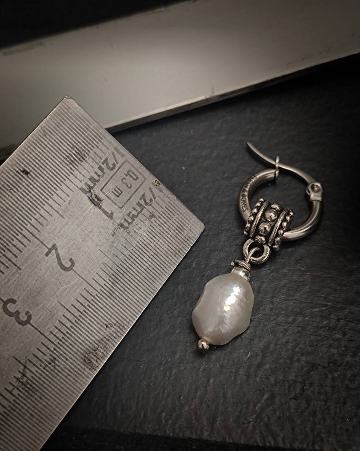 PEARLS PACK 2 mono earrings + 1 bag