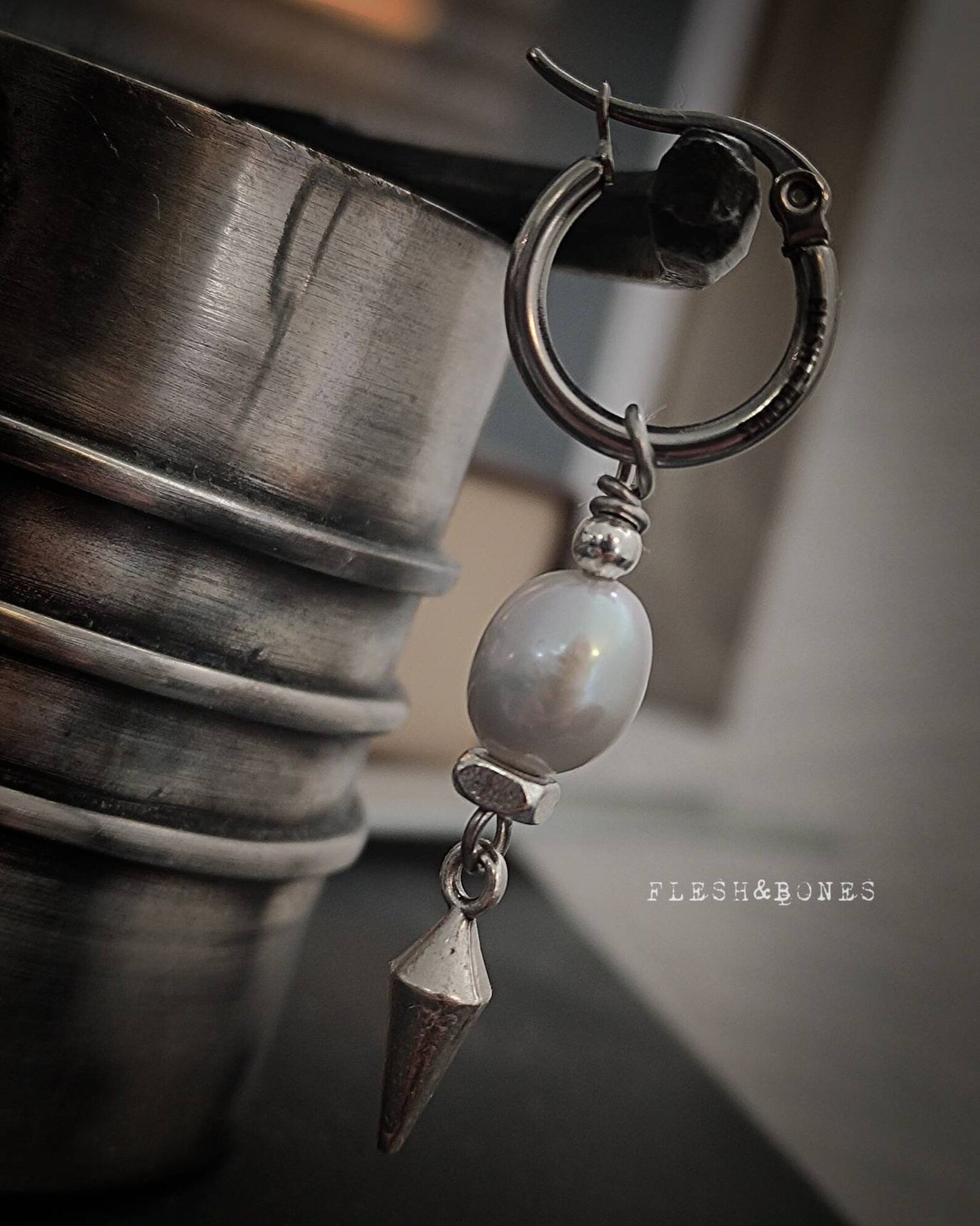 PEARLS PACK 2 mono earrings + 1 bag