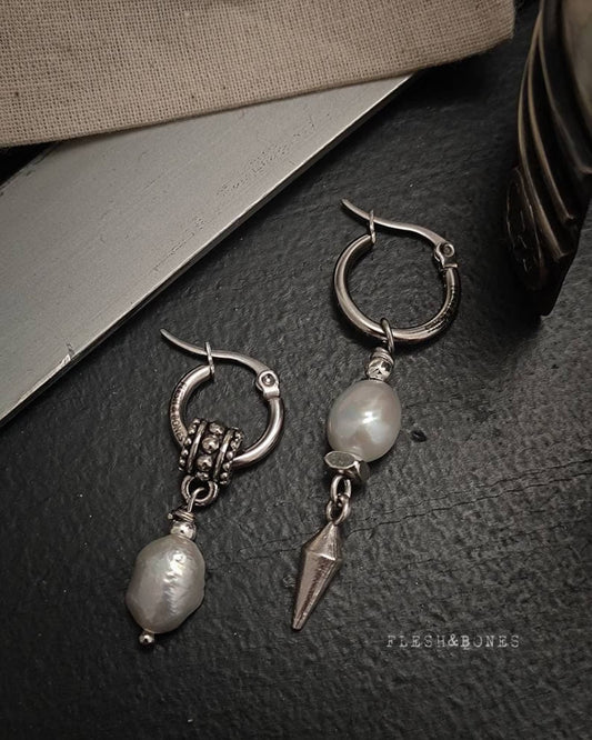 PEARLS PACK 2 mono earrings + 1 bag
