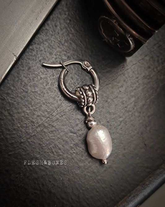 CORSAIR PEARL mono-earring