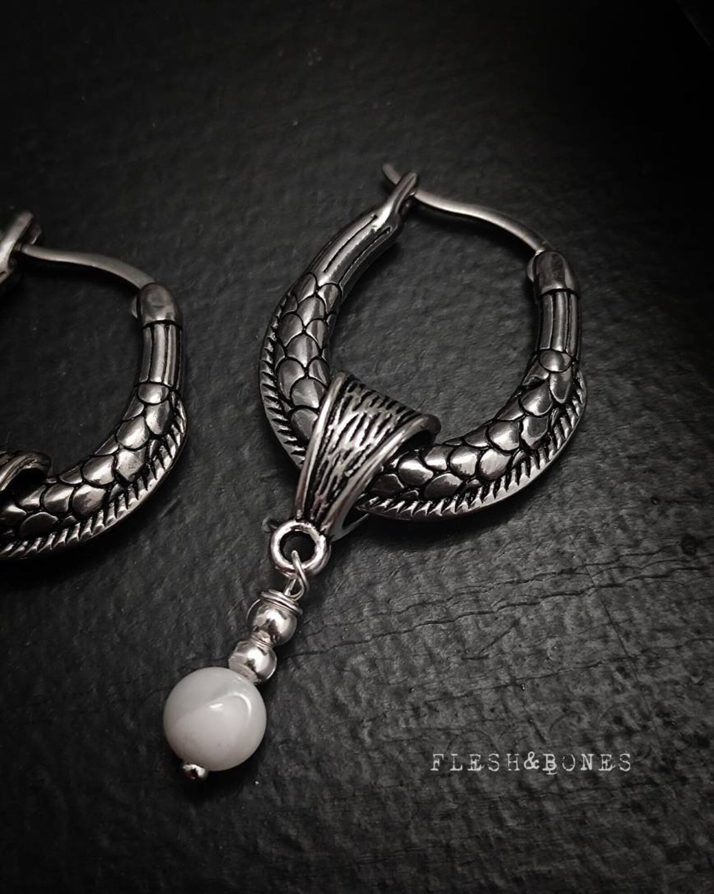 YIN YANG mono-earring
