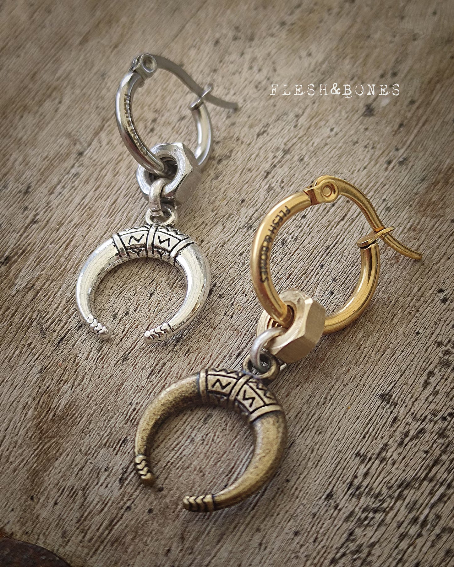 ANTIC MOON mono-earring
