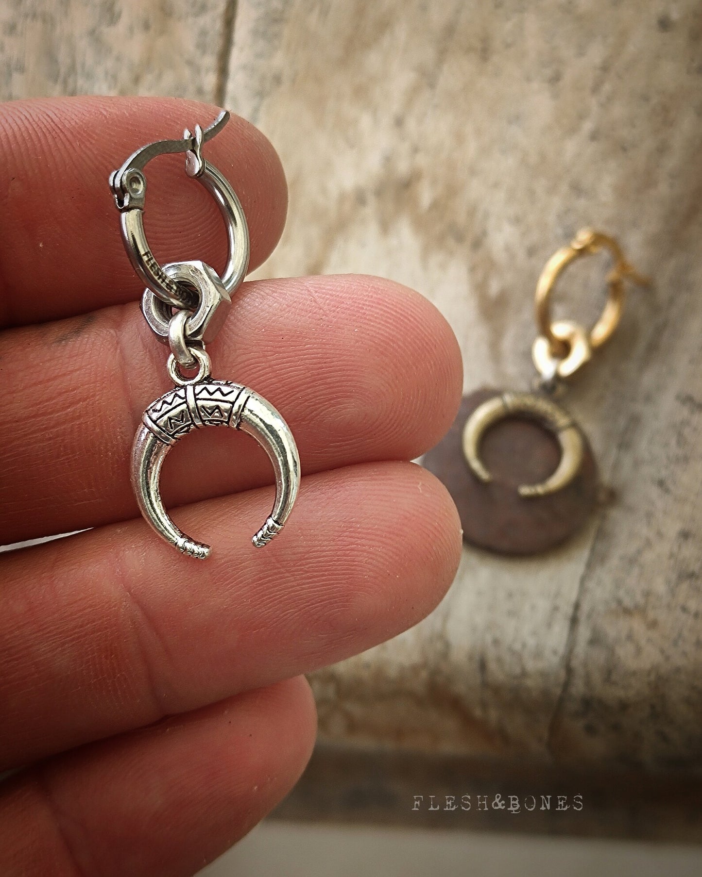 ANTIC MOON mono-earring
