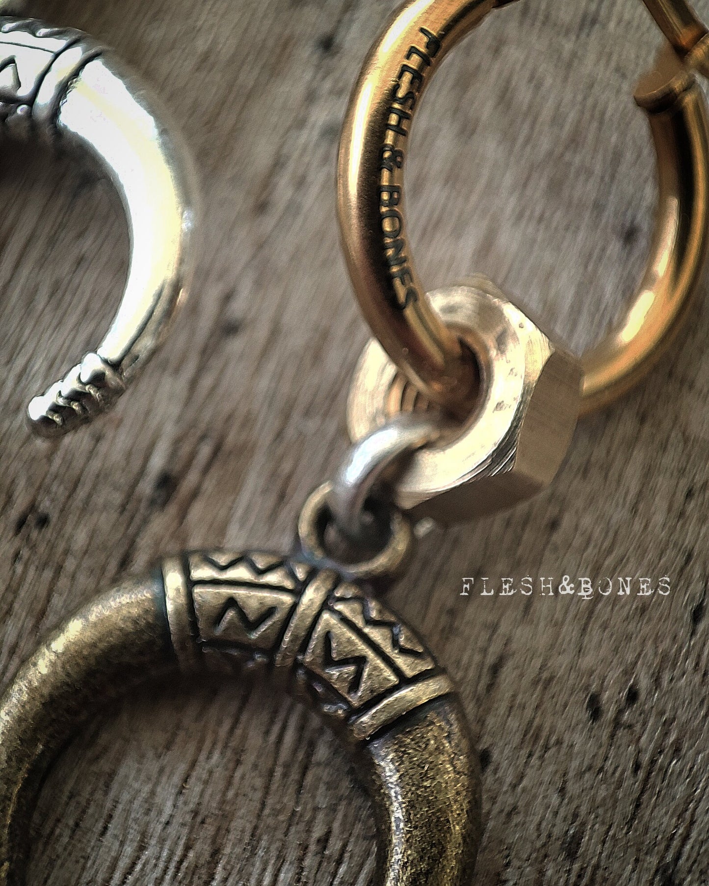 ANTIC MOON mono-earring