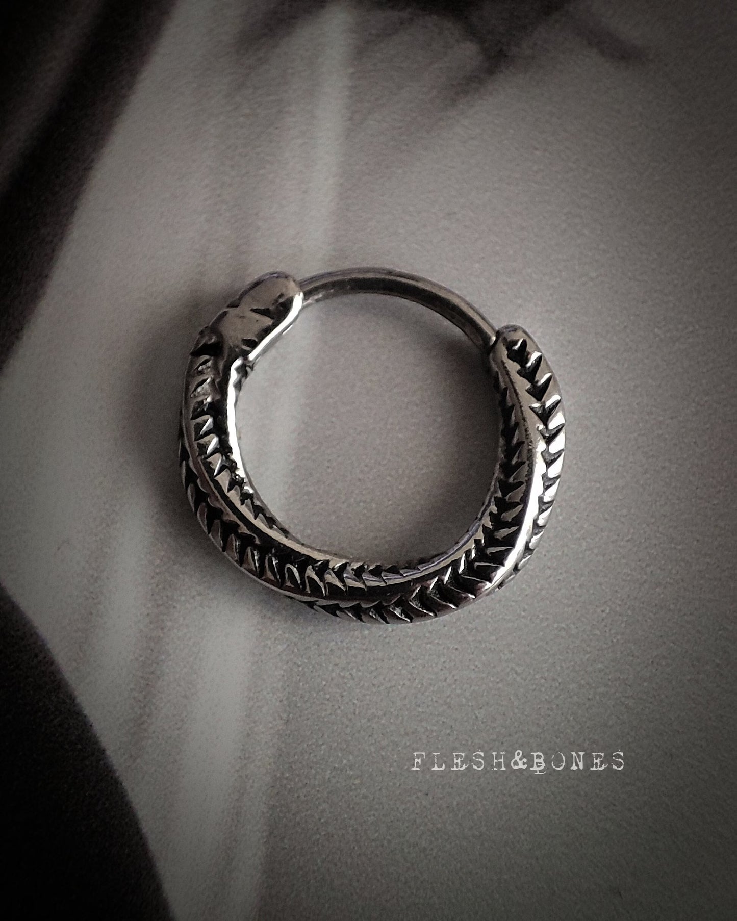 TWISTED mono-earring