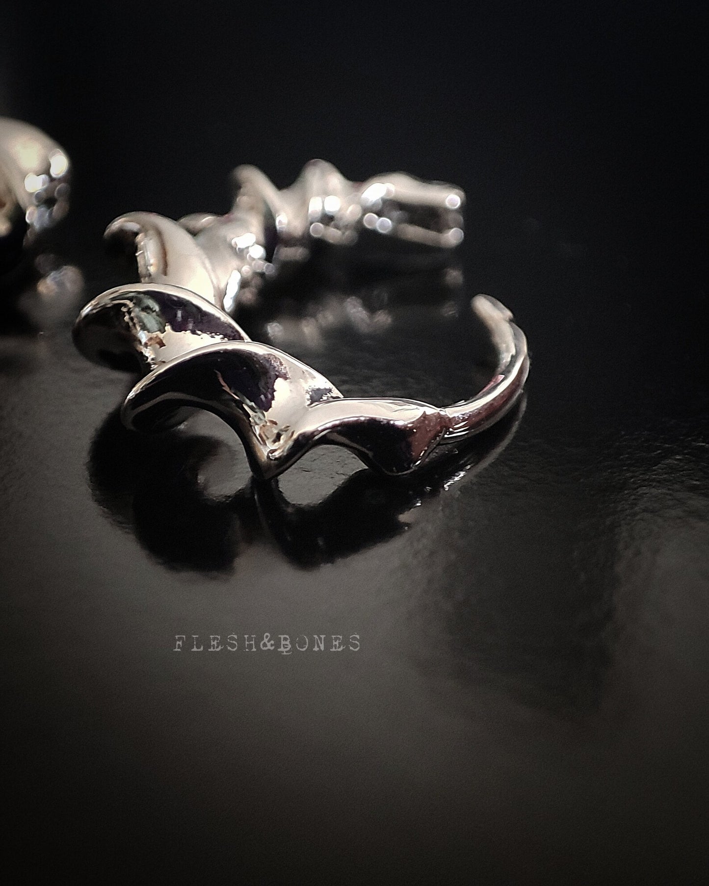 DISTORTION mono-earring