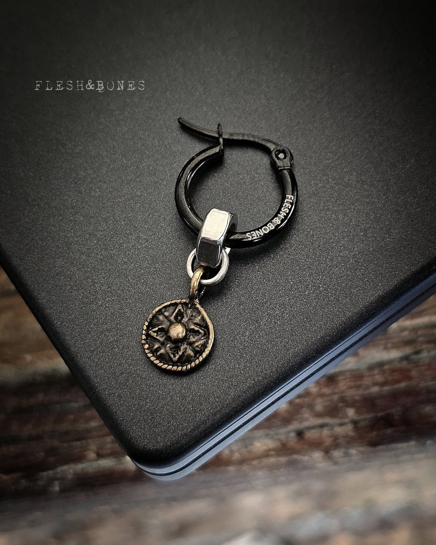 DARK LYS mono-earring