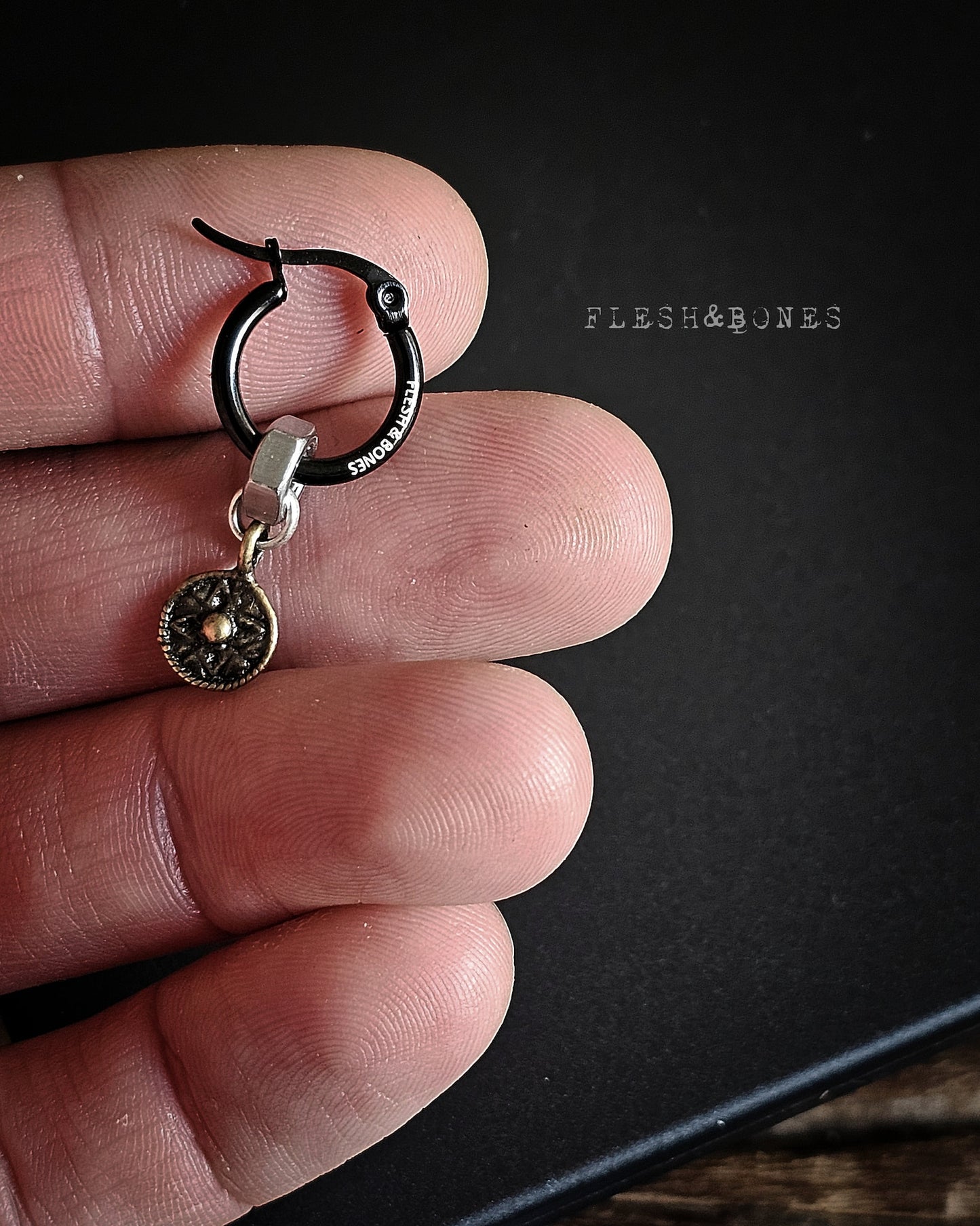 DARK LYS mono-earring