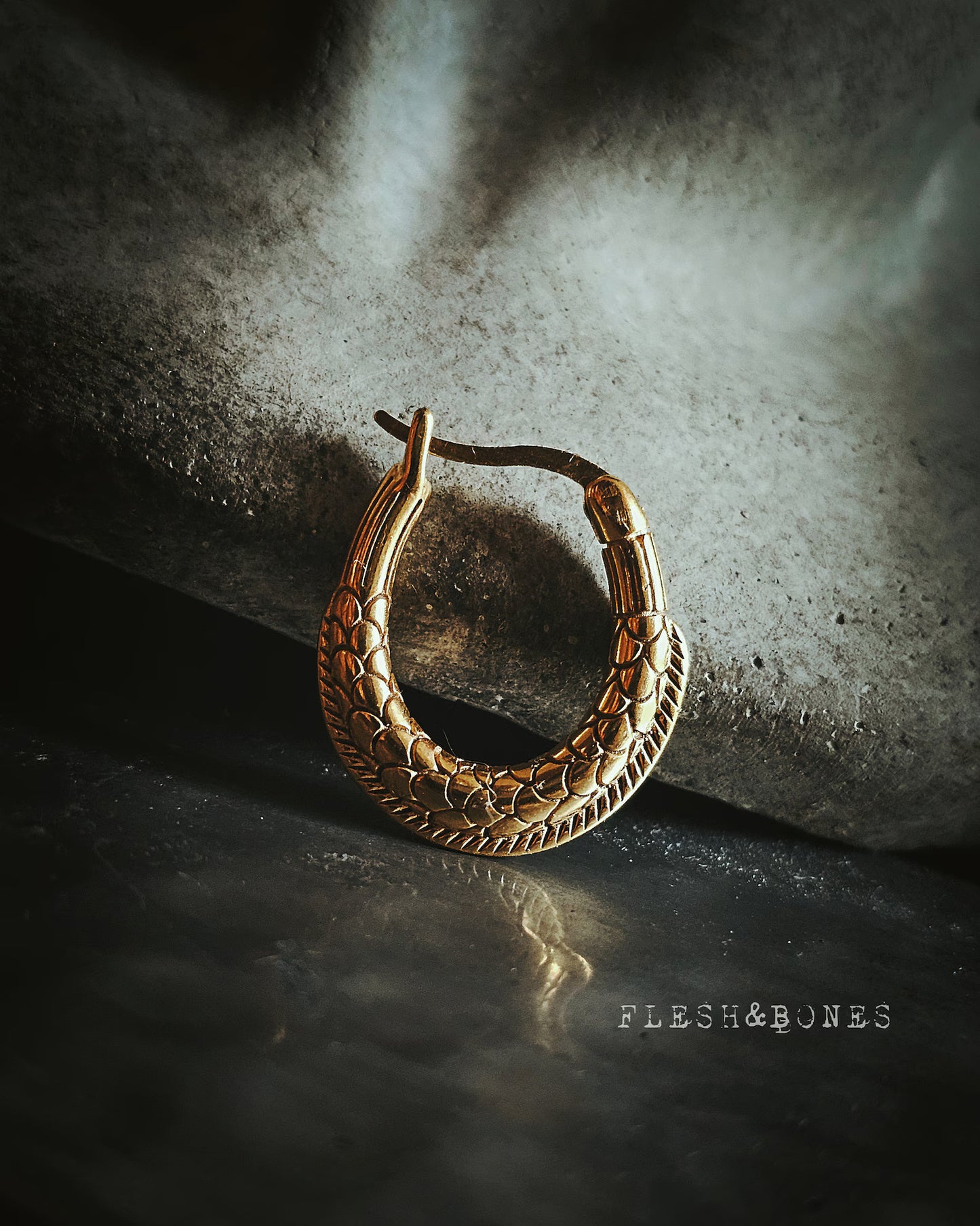 DRAGON SKIN mono-earring