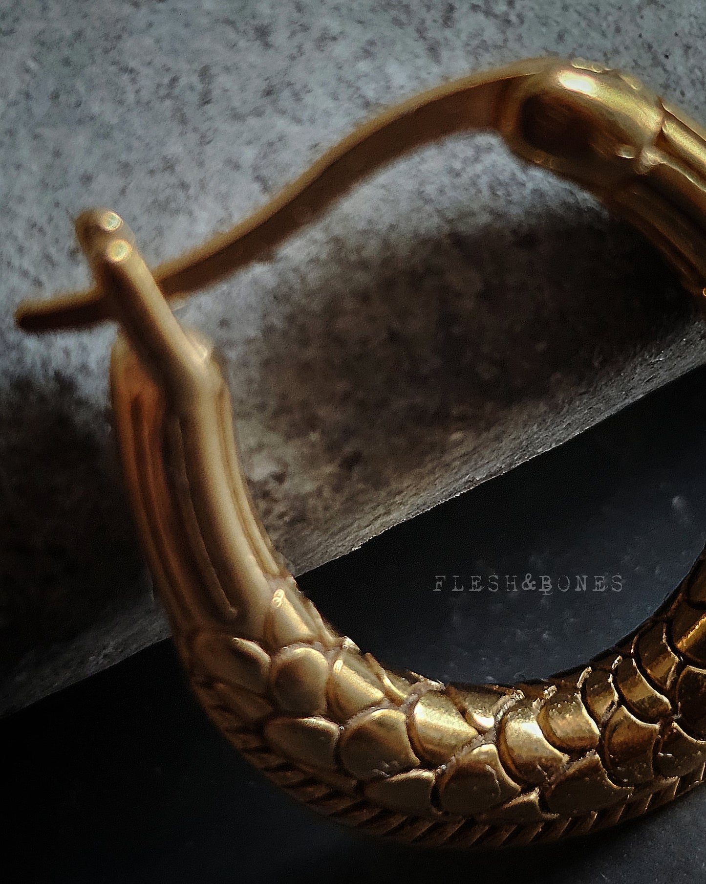 DRAGON SKIN mono-earring