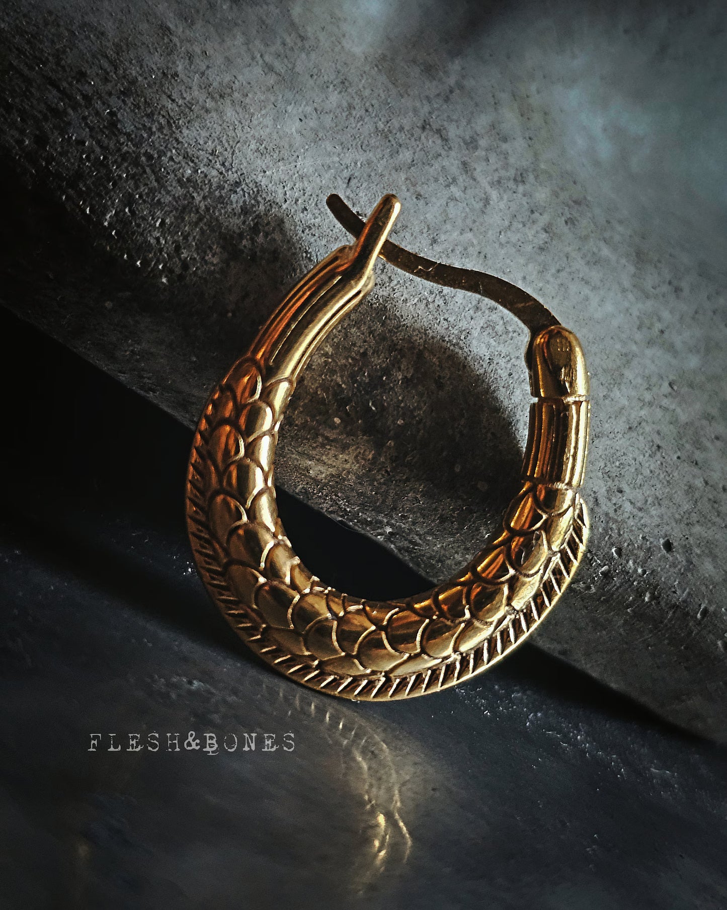 DRAGON SKIN mono-earring