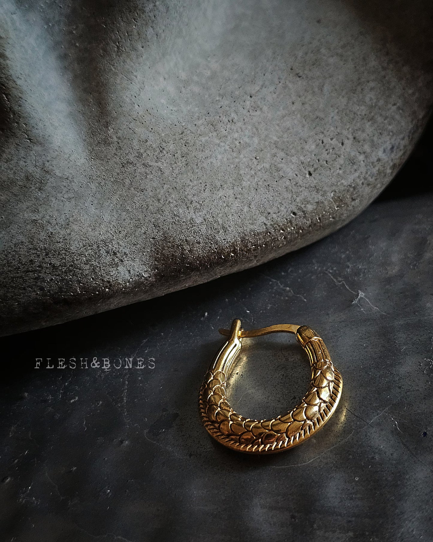 DRAGON SKIN mono-earring