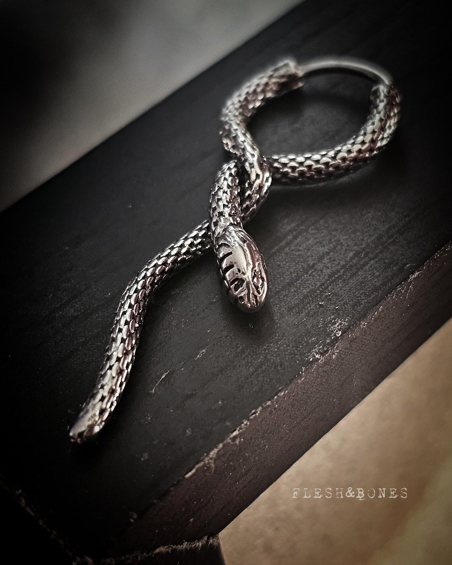 AMARU-NOVA mono-earring
