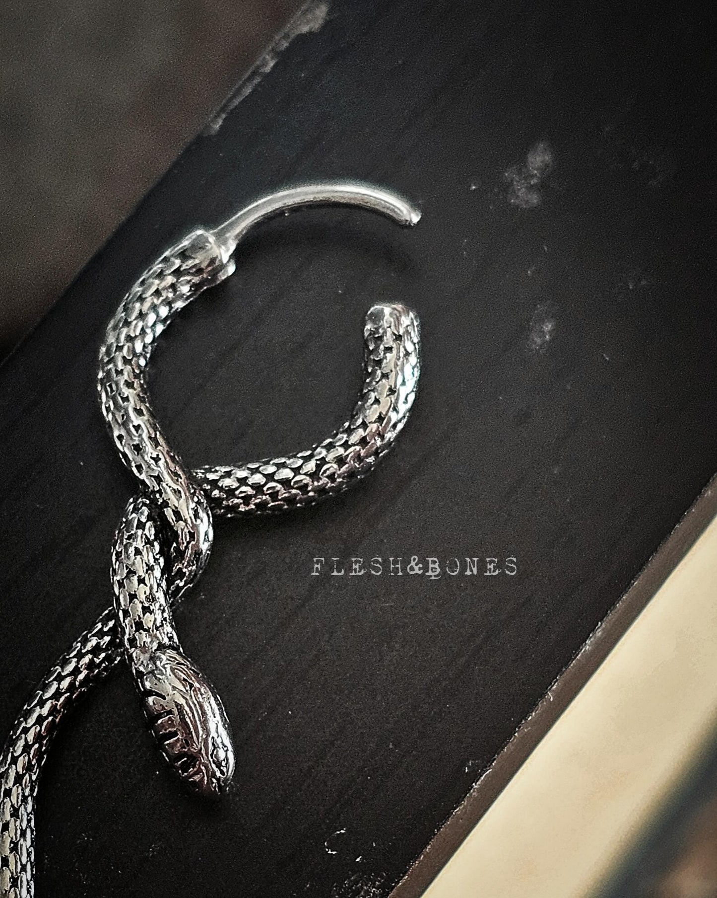 AMARU-NOVA mono-earring