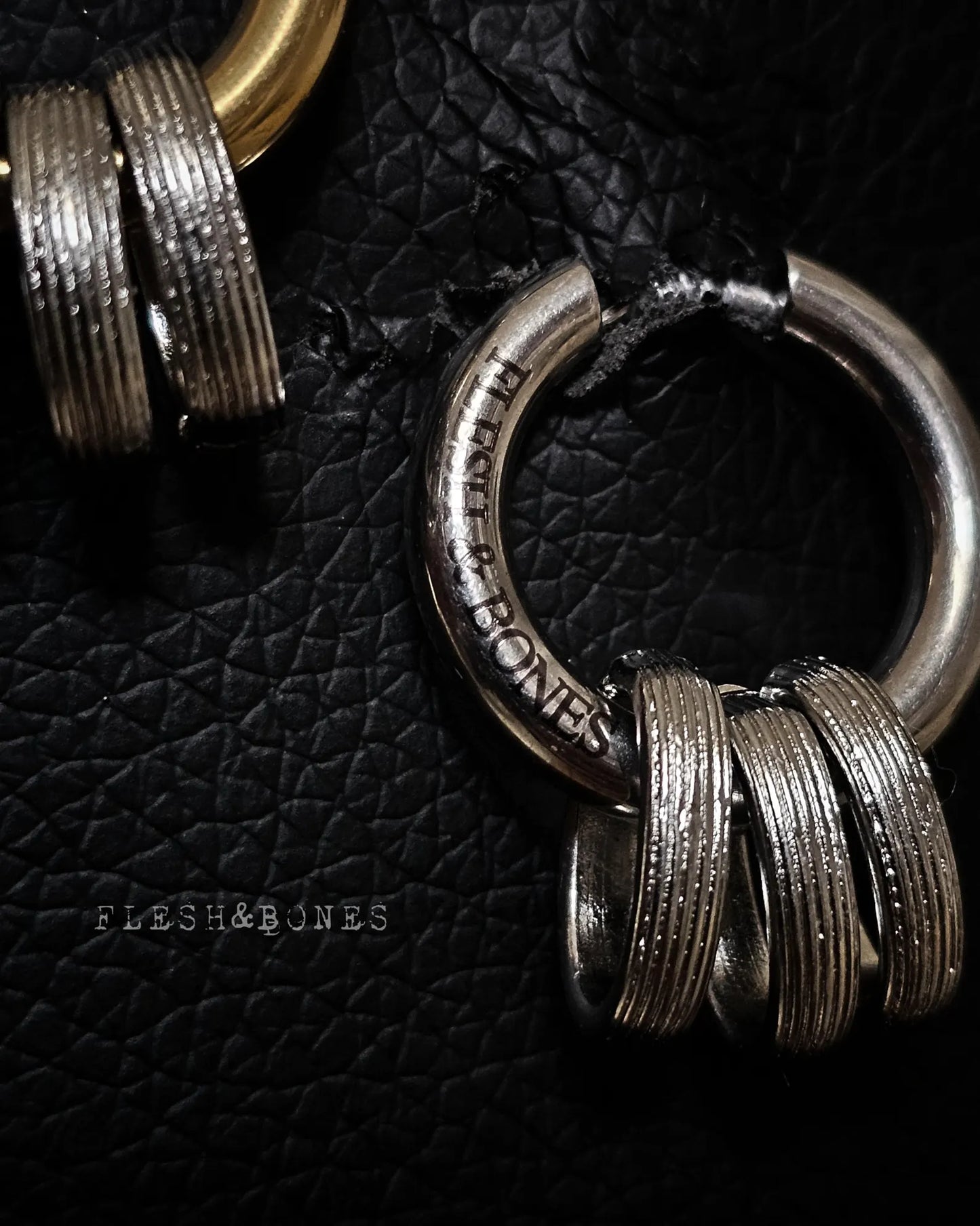 NEO-PUNK mono-earring