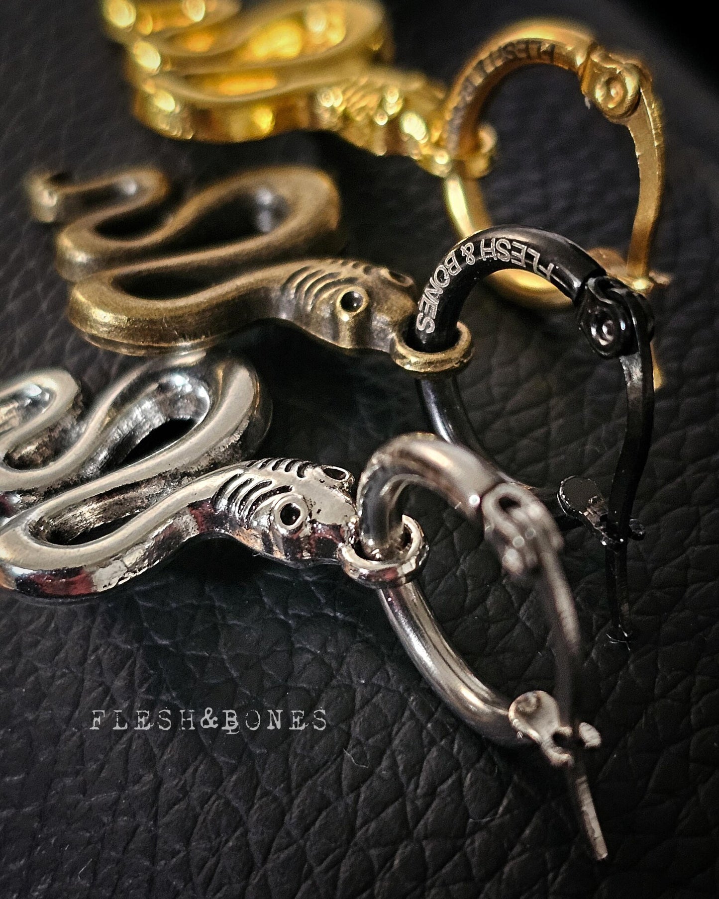 CIRCE'S SNAKE mono-earring