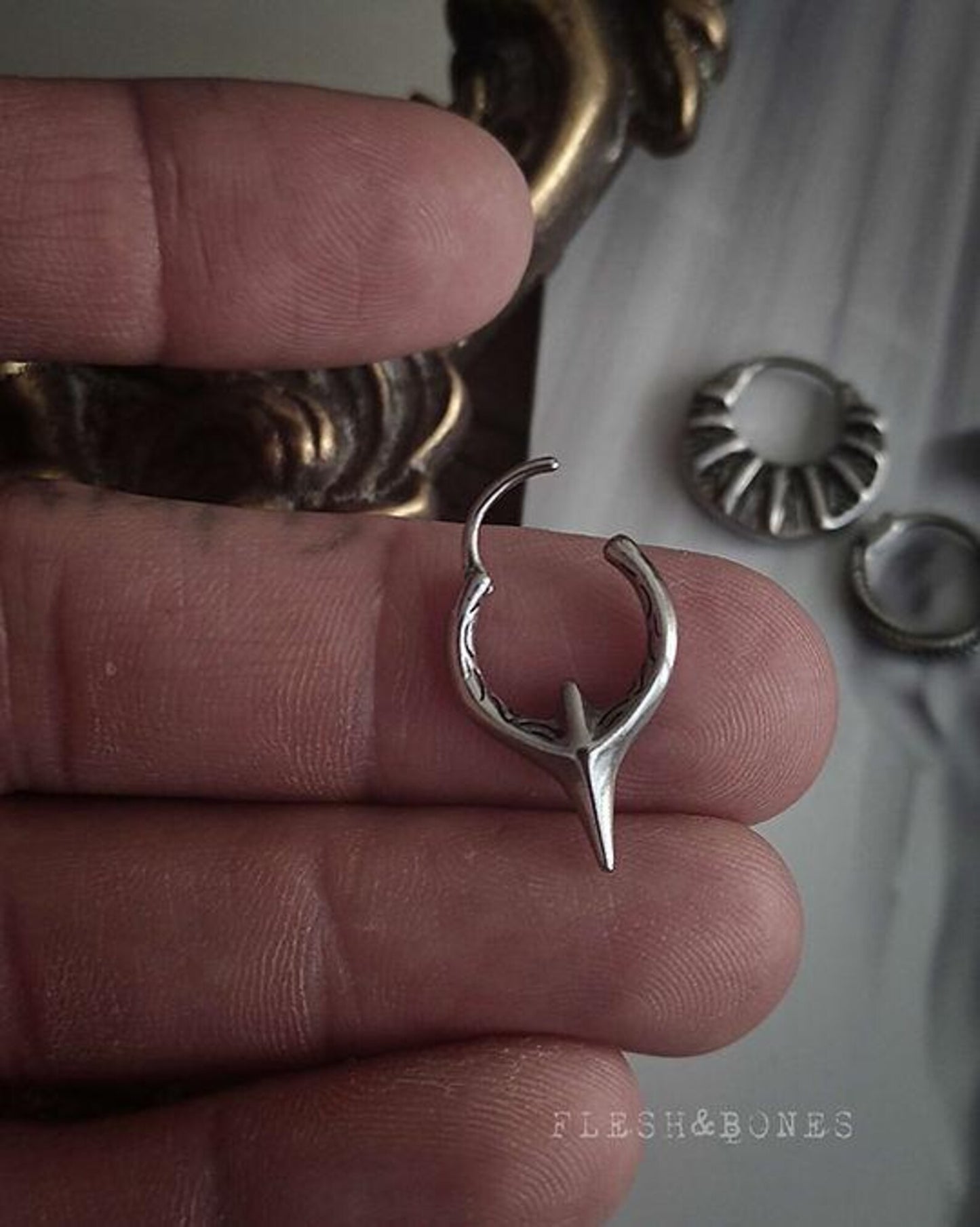 SILVER FUTUR mono-earring