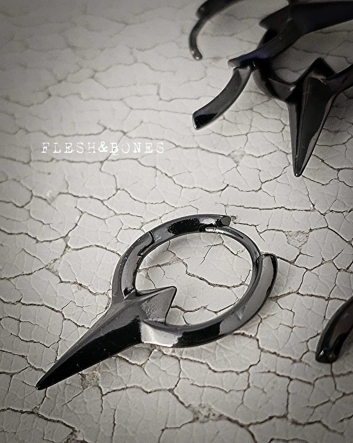 DARK FUTURE mono-earring